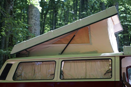 Pop top roof system on VW T5 campervan Kozmo from Balkan Campers