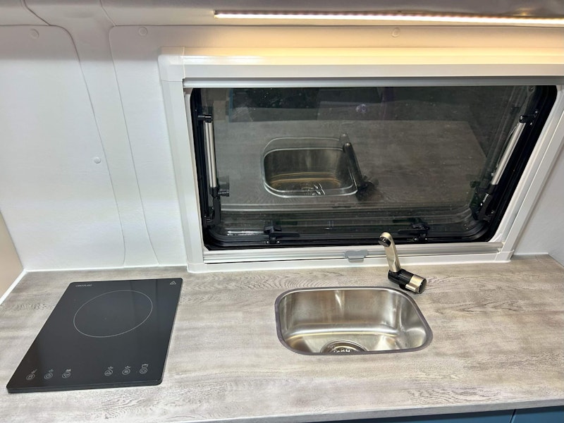 build in sink and stove in VW T6 Campervan