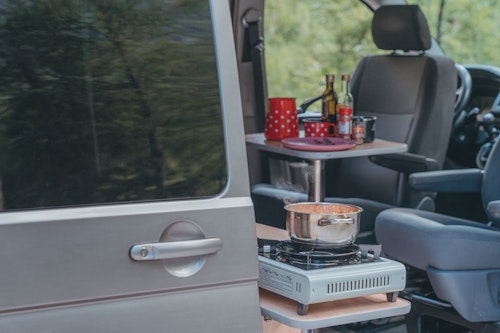 Swivel seats and kitchen stove in VW T6 Bulli edition