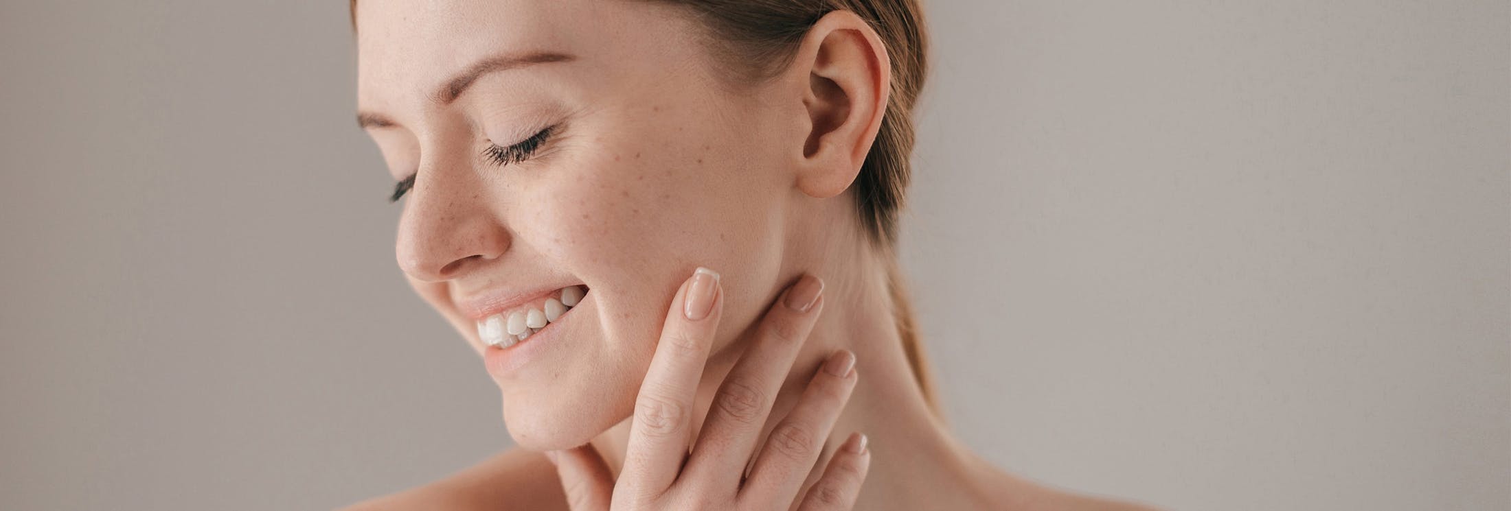 close up of woman with her hand on her jaw