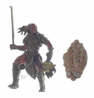 LORD OF THE RINGS (Stern) Uruk-Hai Warrior Carrying Head