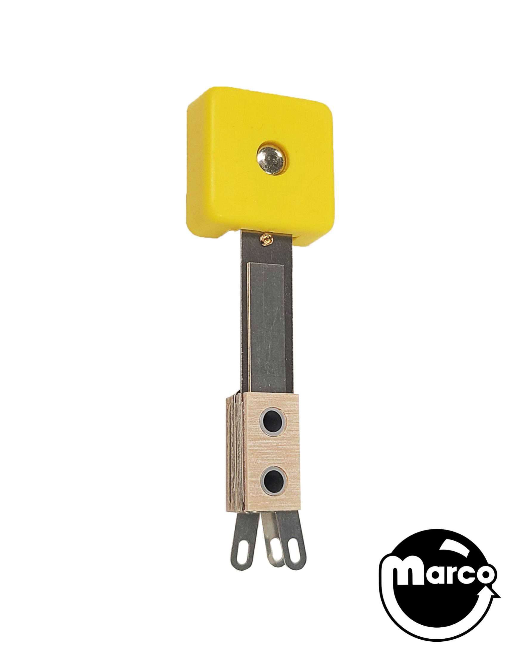 Target switch - 3D square sub yellow opaque