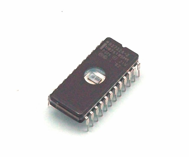 IC - 24 pin DIP EPROM 32 kbit (pulls)