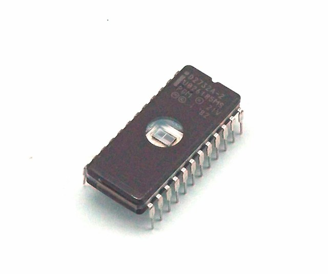 IC - 24 pin DIP EPROM 32 kbit (pulls)