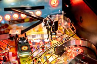 JAMES BOND 007 LE (Stern) Pinball Machine
