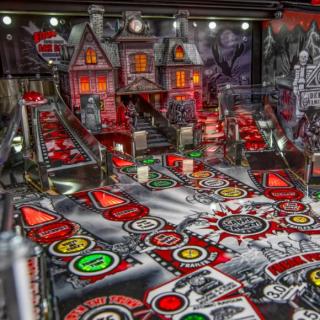 ELVIRA'S HOH BLOOD RED KISS EDITION (Stern) Pinball Machine