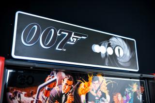 JAMES BOND 007 60TH Anniversary LE (Stern) Pinball Machine