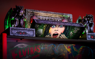 ELVIRA'S HOH (Stern) Topper