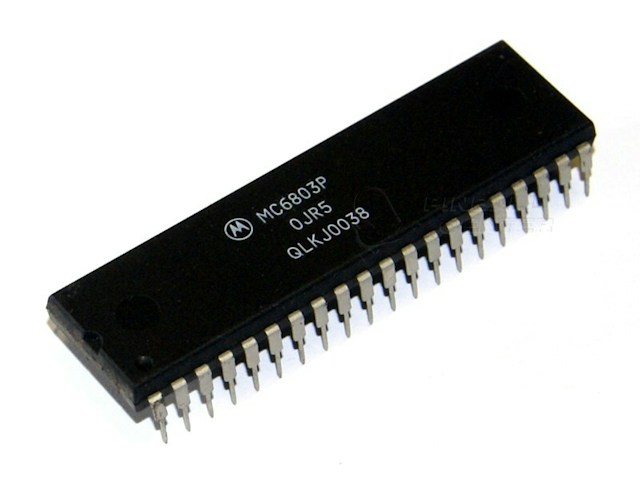 IC - 40 pin DIP microprocessor MC6803P E-620-265