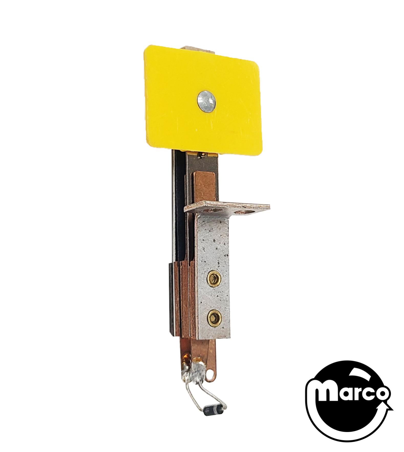 Target switch - rectangle wide yellow front mount