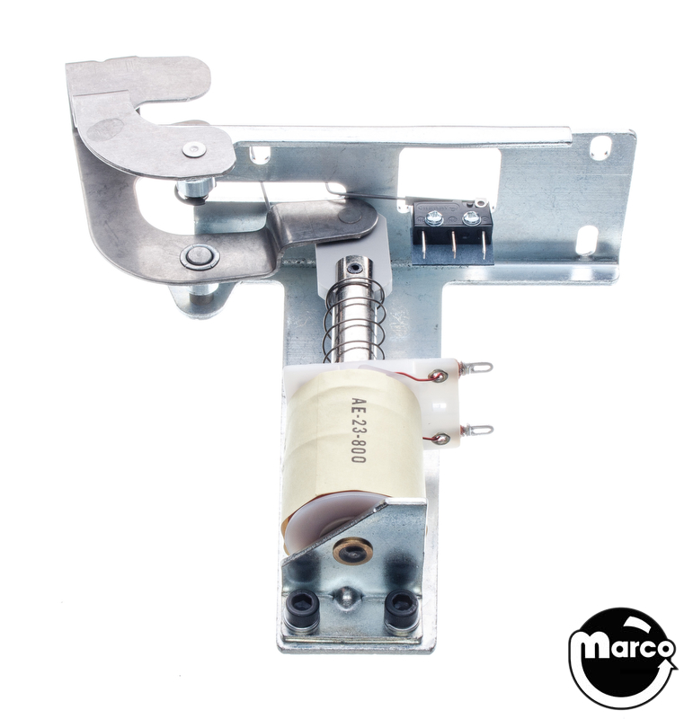 Shooter lane auto kicker assembly