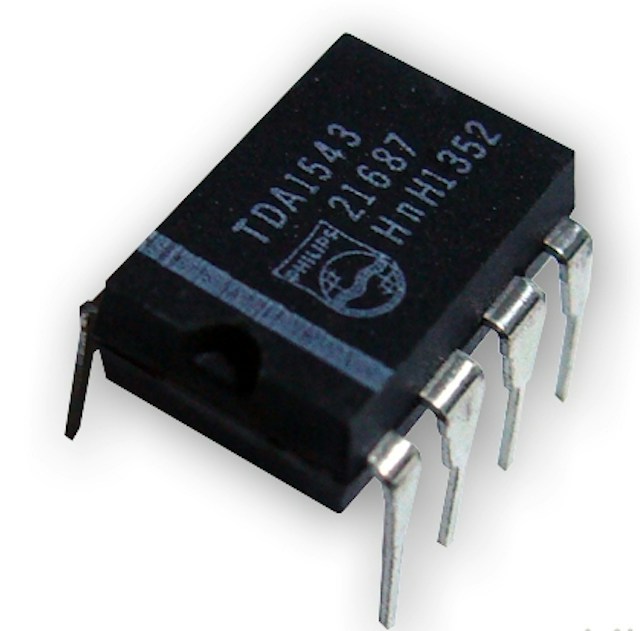 IC - 8 pin DIP DAC 16 bit Japan format