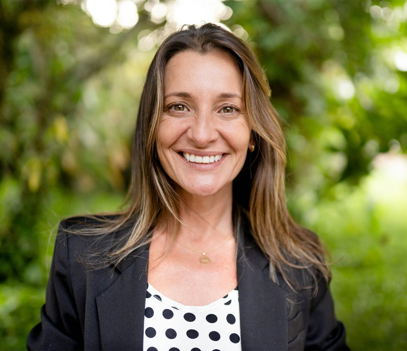 Young brunette woman smiling