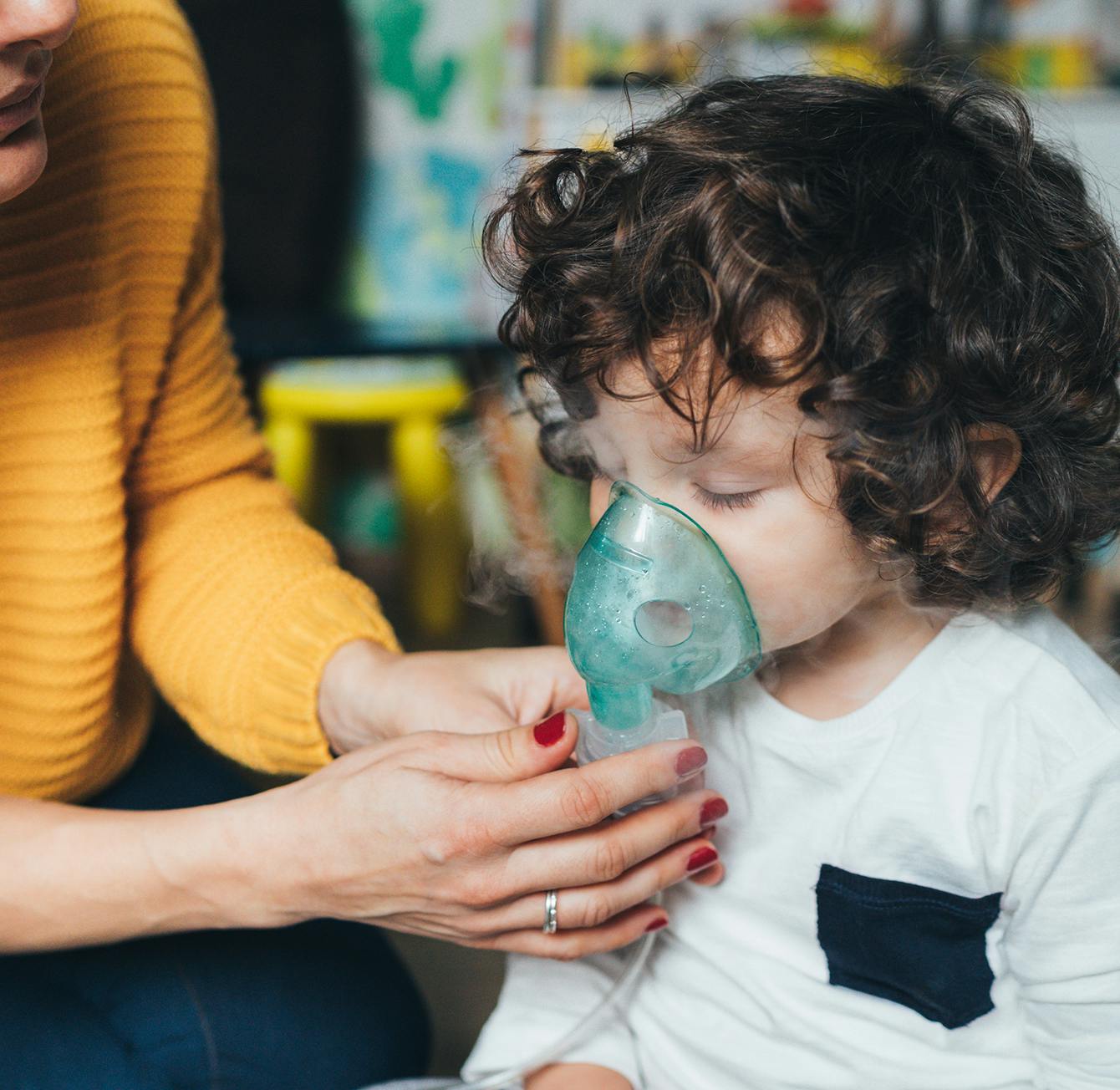 child with an oxygen mask