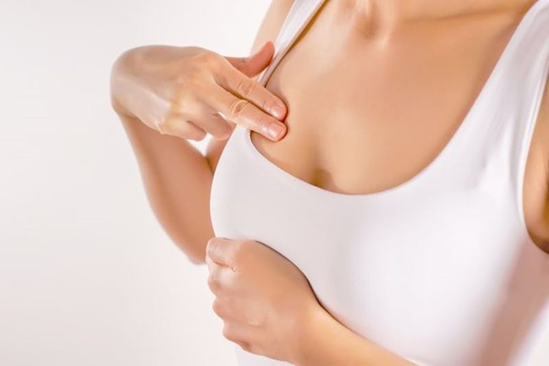 Woman wearing a white tank top