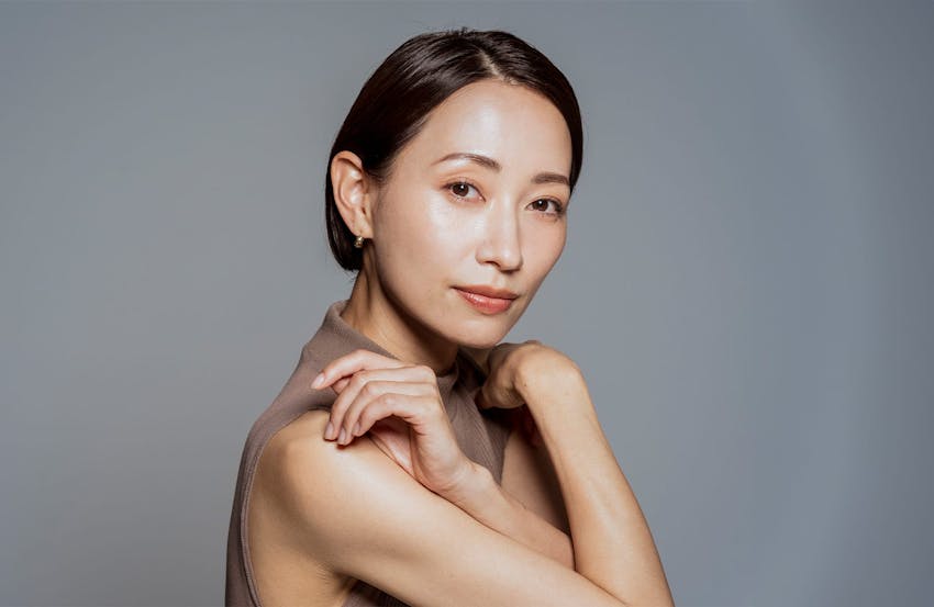 woman posing with arms crossed