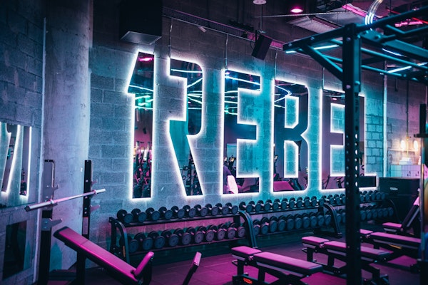 1Rebel Gym is a boutique fitness chain offering high-intensity group classes like HIIT, boxing, and spinning in an energetic, club-like atmosphere.