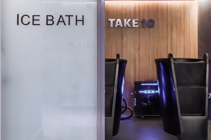 Ice bath setup for post-workout recovery, featuring a cold plunge tub