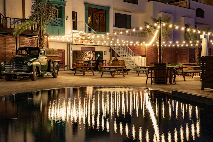 Le Royal Meridien Abu Dhabi Outdoor seating area with string lights reflected in a nearby pool