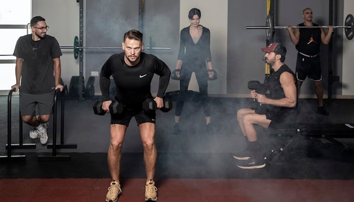 GRITNCODE Mix group of men and women doing various exercises