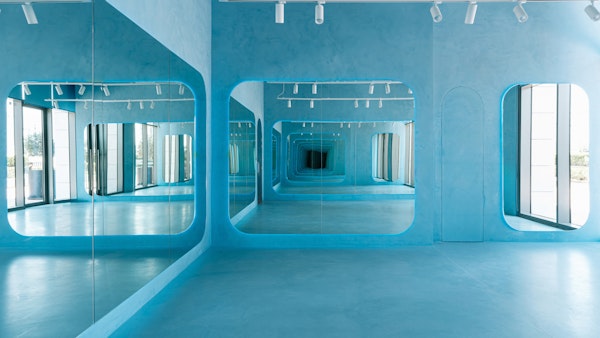 Empty studio, with blue interiors