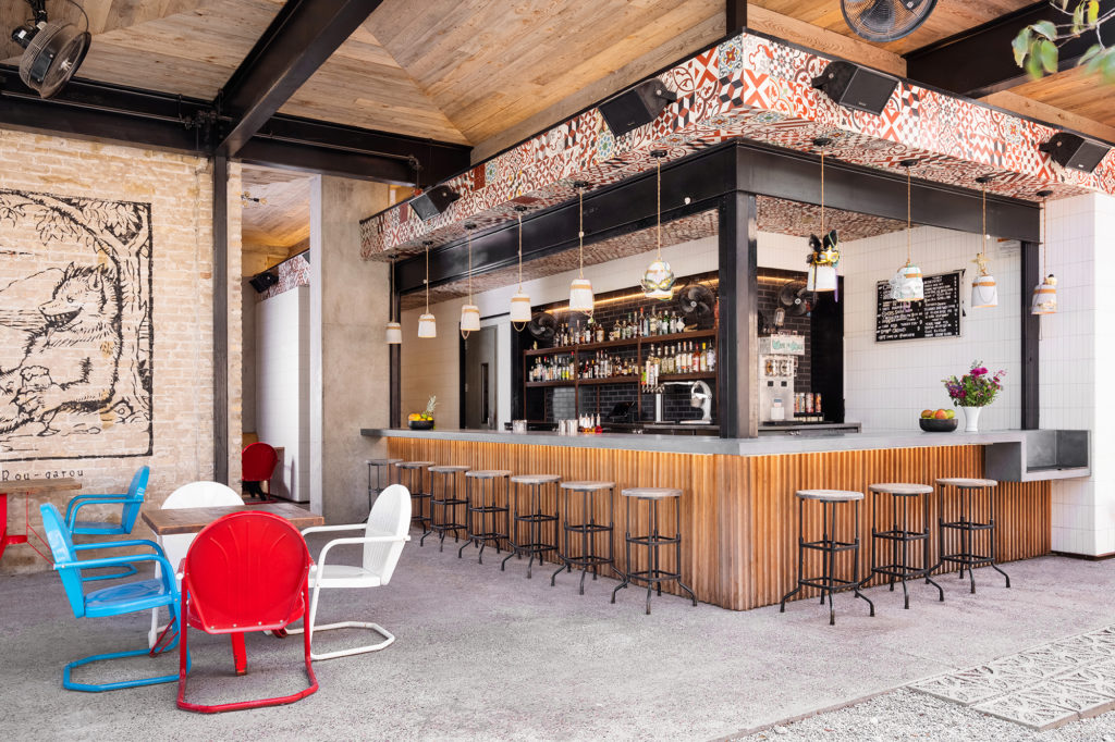 LEFTY’S BRICK BAR