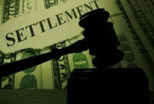 settlement & gavel illustration