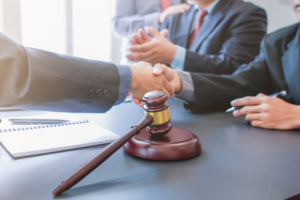 Do Insurance Companies Want to Settle Out of Court? Stewart J. Guss Injury Lawyers Trust Guss