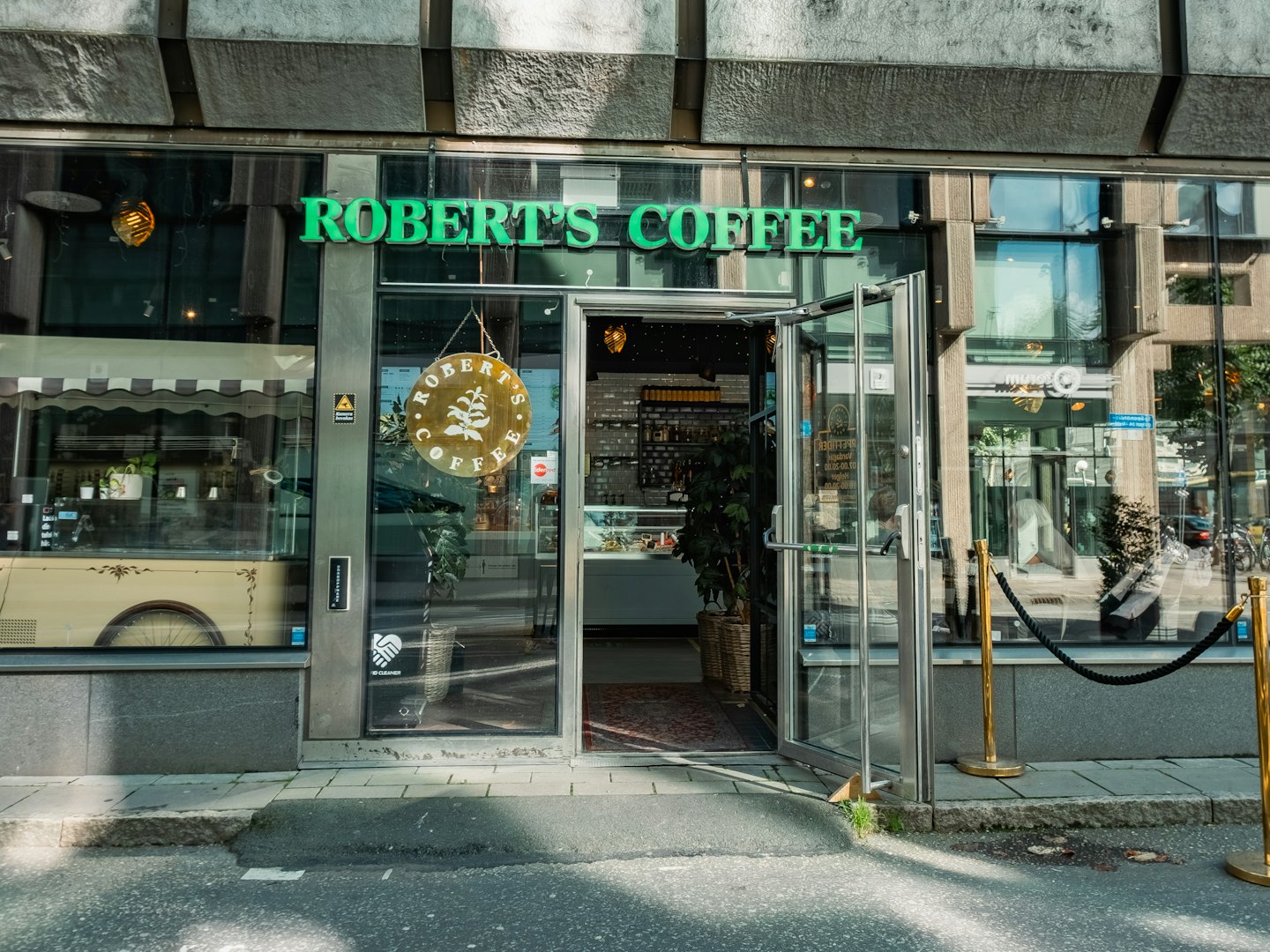 Butiksfasad Robert's Coffee