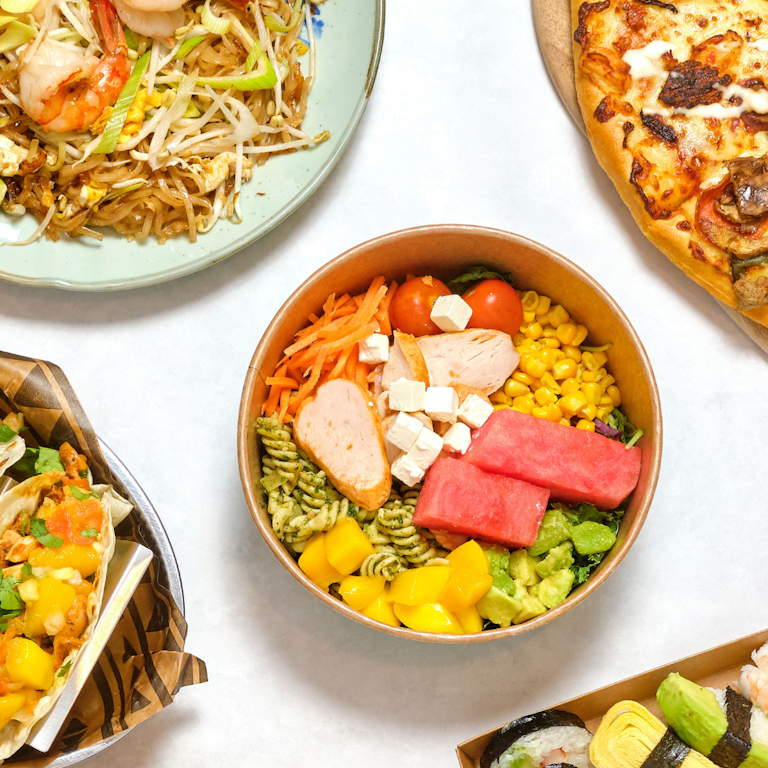 Plates showing pizza, sallad, sushi, tacos ans thai food
