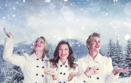 smoke rings sister bredvid varandra i ett vinterlandskap