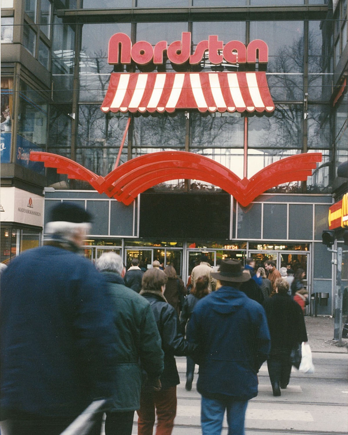 Bild på Nordstans gamla logotyp på huvudentren