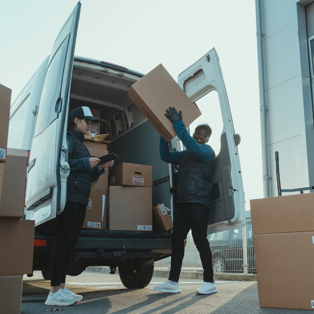 Varuleverans ur en skåpbil