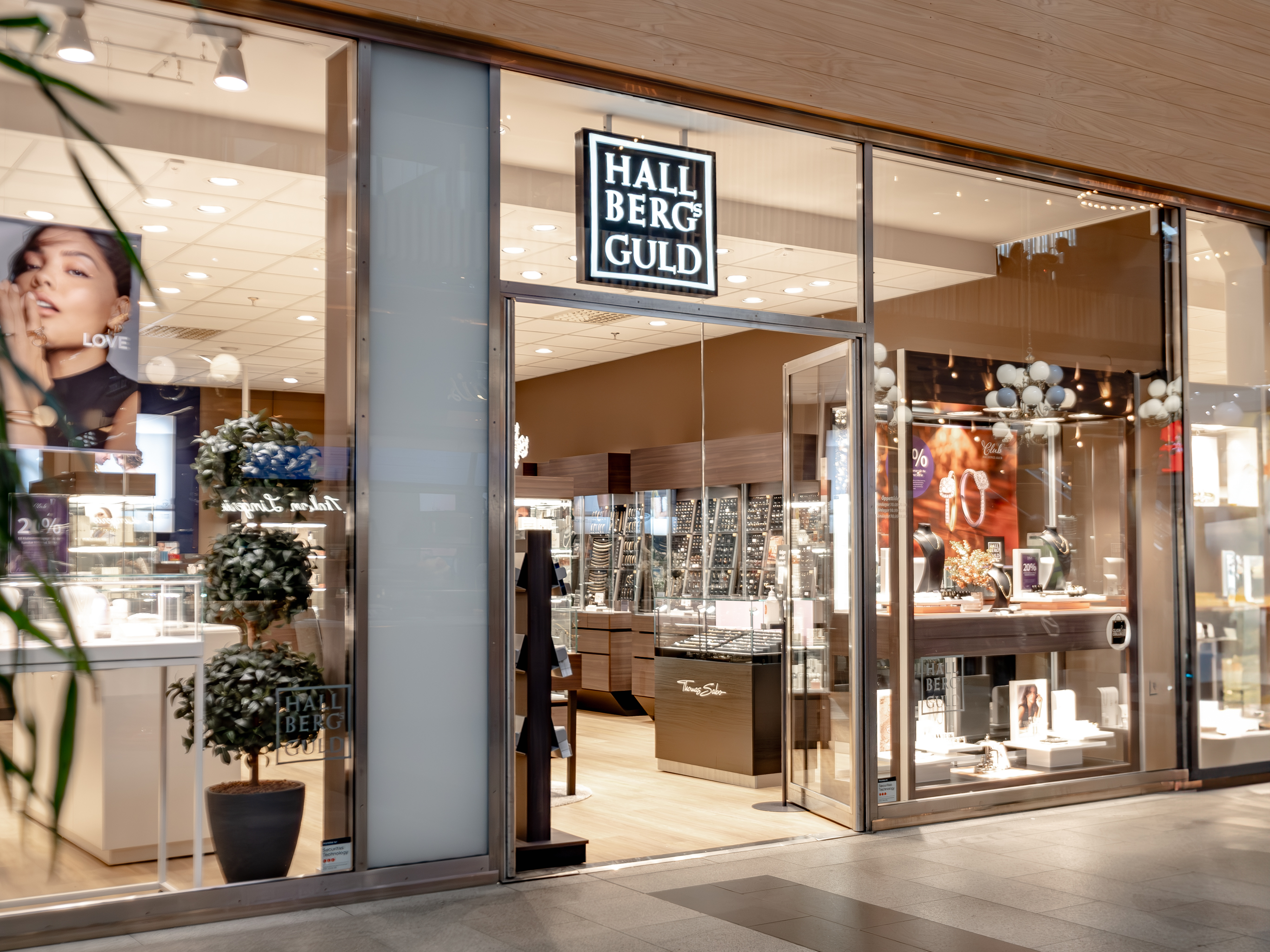 Butiksfasad Hallbergs Guld