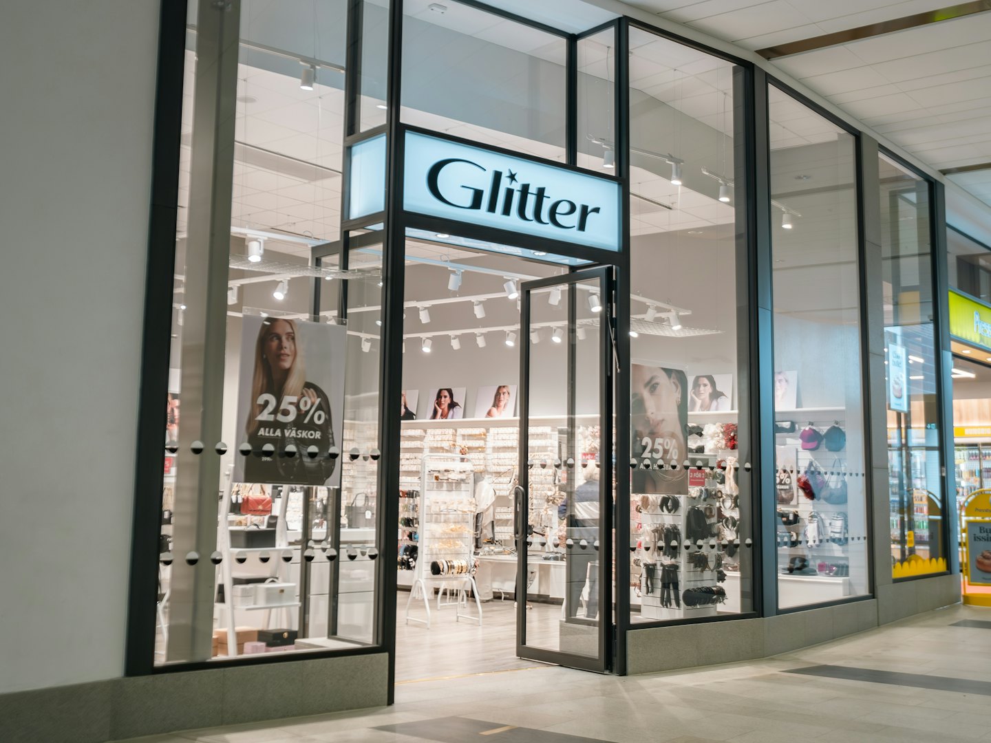 Glitter Lilla Klädpressaregatan Butiksfasad Glitter Lilla Klädpressaregatan