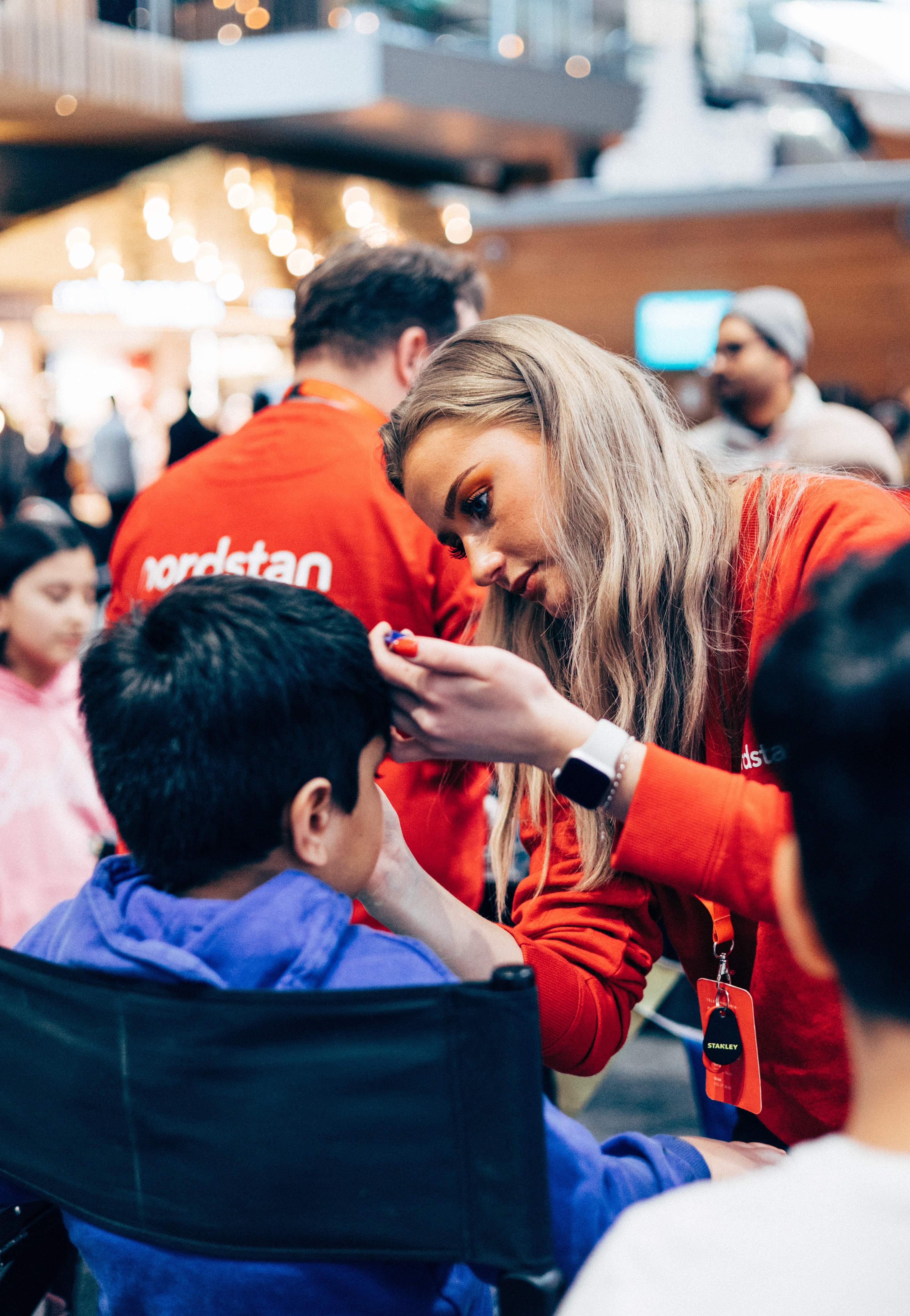 Familjesöndag ansiktsmålning