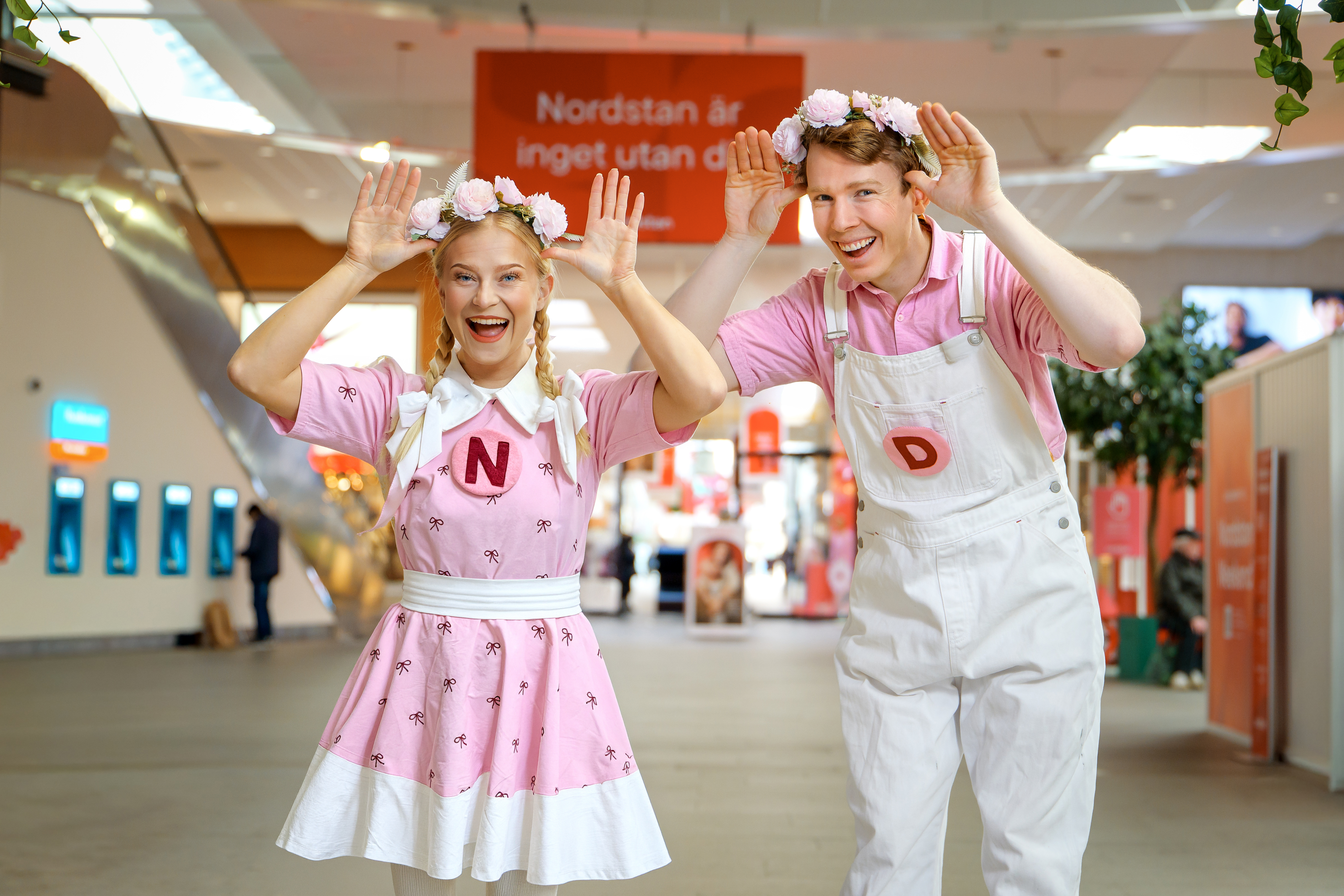 Midsommar med Nora & Dan