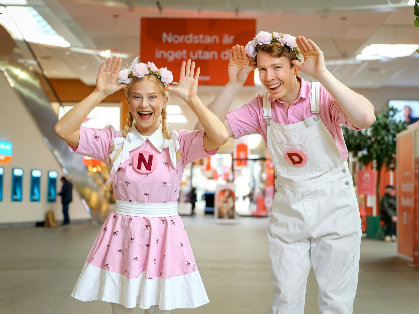 Midsommar med Nora & Dan Midsommar med Nora & Dan