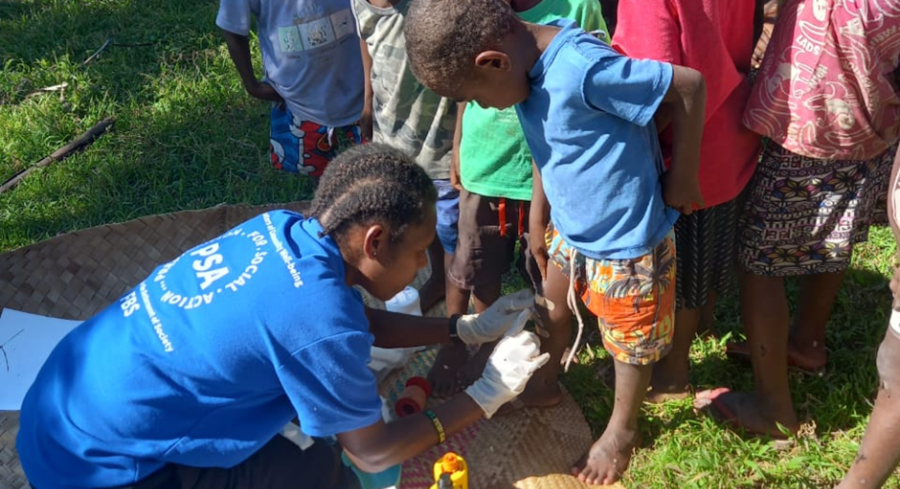 Die Absolvent:innen des "Preparation-for-Social-Action-Programms" in Vanuatu heißen „Förder:innen des Gemeinwohls“ und führen unter anderem Gesundheitsvorsorge in abgelegenen Dörfern durch. Außerdem bieten sie Workshops zu Themen wie beispielsweise Hygiene, Ernährung und dem schädlichen Einfluss von Alkoholkonsum an.