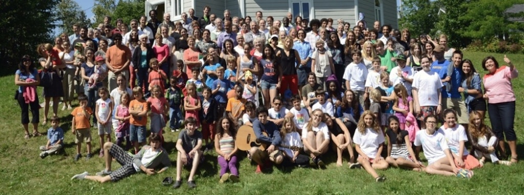 À l’école d’été du Québec, les participants de toutes générations se réjouissent d’être ensemble