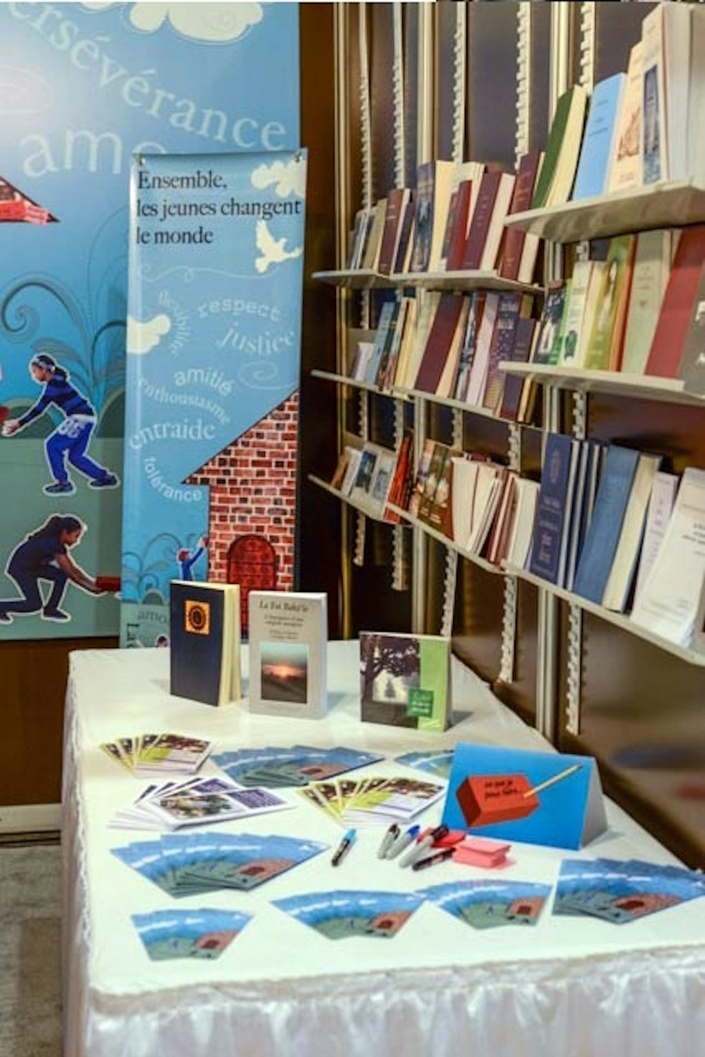 37e Salon du livre de Montréal où les jeunes se rencontrent en grand nombre