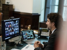 Le Premier ministre Justin Trudeau tient une réunion virtuelle avec les chefs religieux