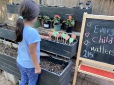 Prières pour les enfants enterrés au pensionnat indien de Kamloops