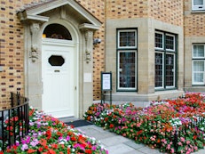 Les visites guidées du Sanctuaire bahá’í de Montréal contribuent à la conversation sur la paix dans la ville.