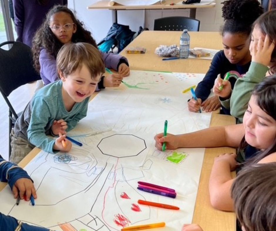 La future maison d'adoration bahá'íe nationale du Canada attire les visiteurs et inspire le service