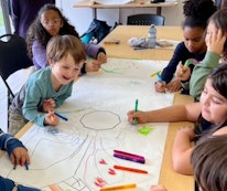 La future maison d'adoration bahá'íe nationale du Canada attire les visiteurs et inspire le service