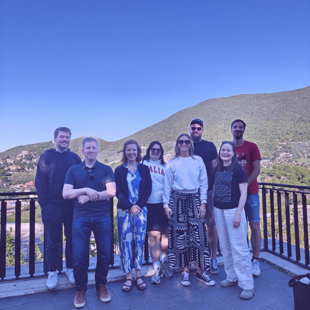 People at a balcony in Italy