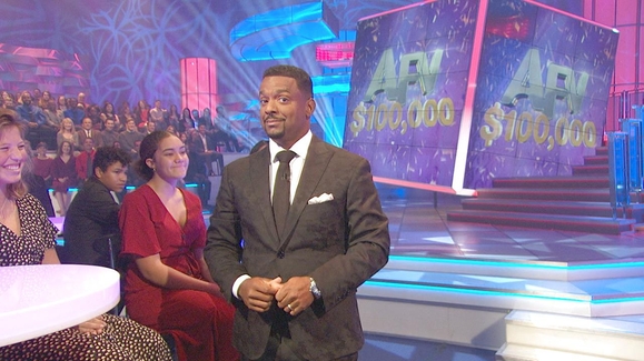 Episode Guide S30 E3 Wisdom Teeth Stumblebums And Sensitive Startle Reflex Sunday October 13th 7 8pm Est Gender Reveals Gone Awry Musical Tribute To Funny Cats People Having Funny Reactions To Dental Surgeries People Who Startle Easily