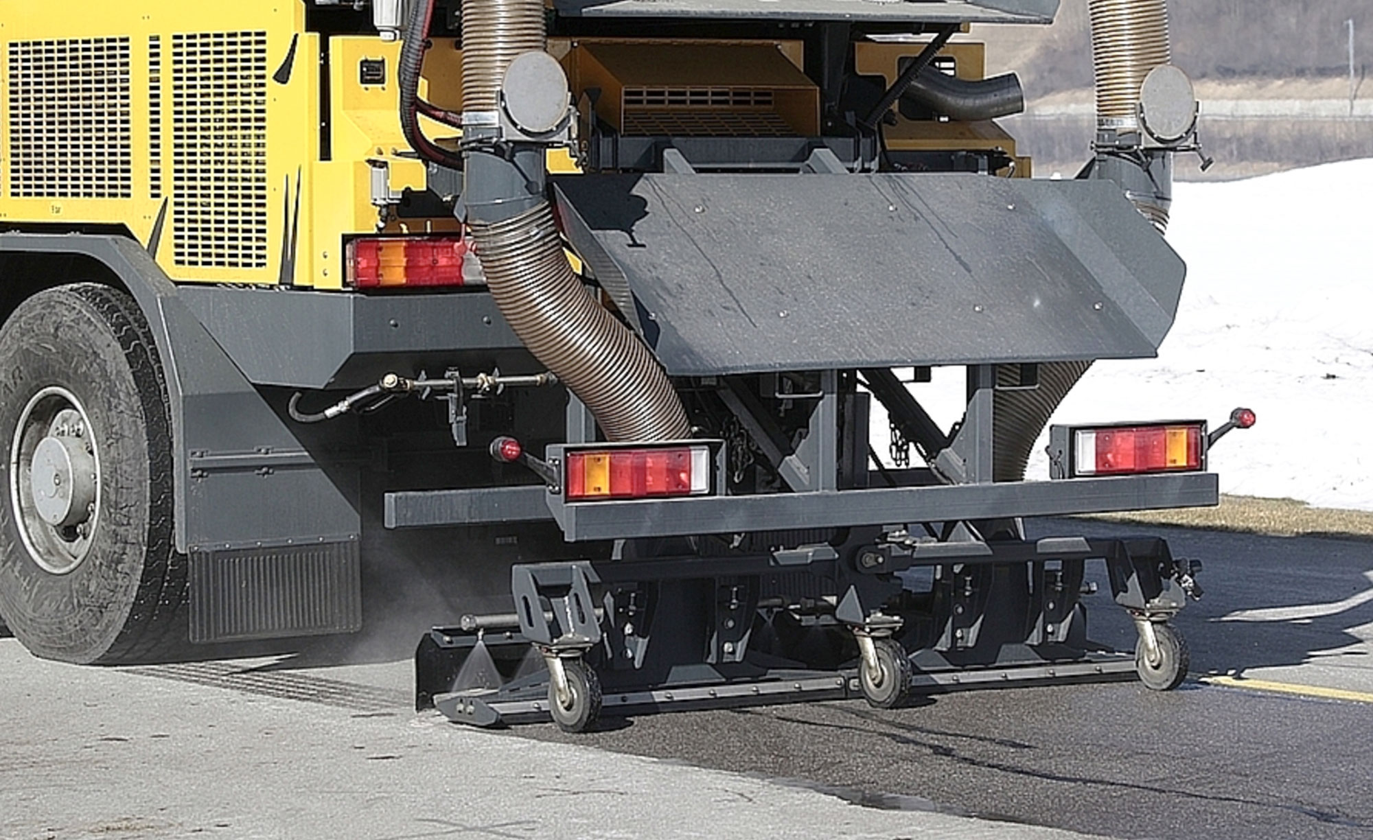 Boschung Jetbroom 10000, Unité d'aspiration arrière