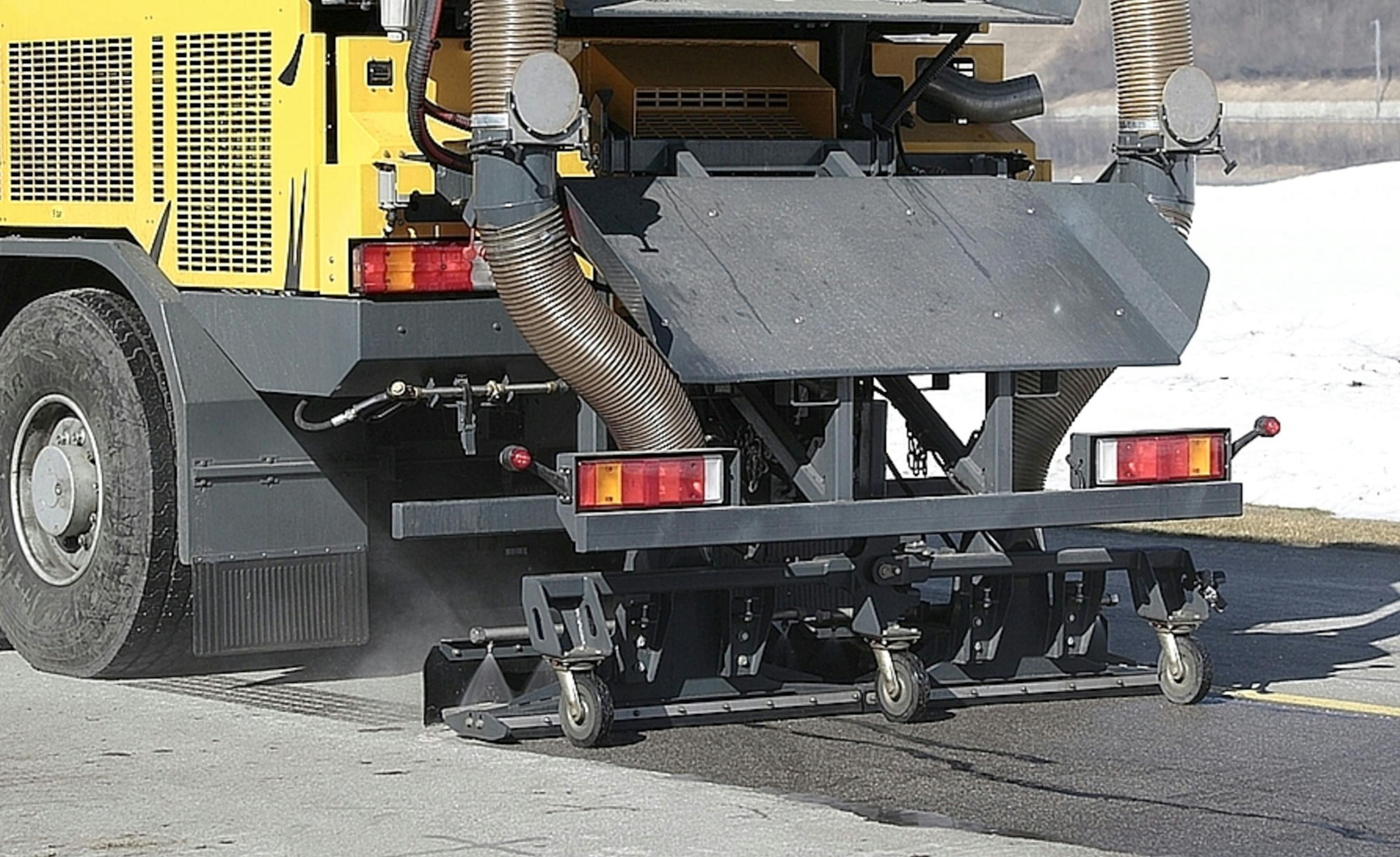 Jetbroom 10000 Airport Runway Cleaning Equipment